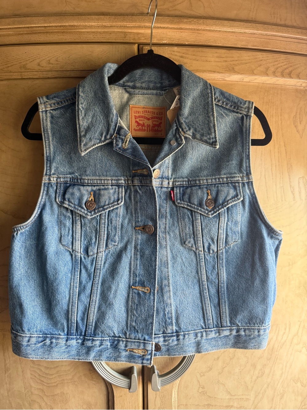 Levi's 🔥 Women's Light Blue Denim Vest - Classic Sleeveless Trucker